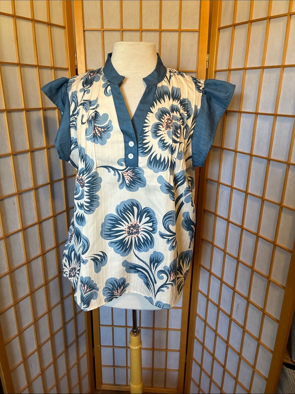 NWOT Blue Floral Print Short Sleeve Women's Top